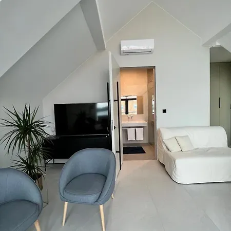 Zeglarskie Z Widokiem Na Jezioro Bed and Breakfast *