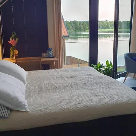 Zeglarskie Z Widokiem Na Jezioro Pluski