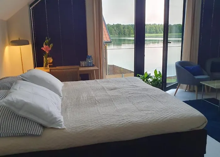 Zeglarskie Z Widokiem Na Jezioro Pluski